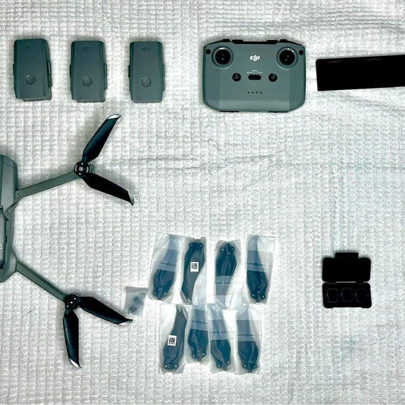 DJI Mavic Air 2 Fly More Combo - Picture 1 of 14